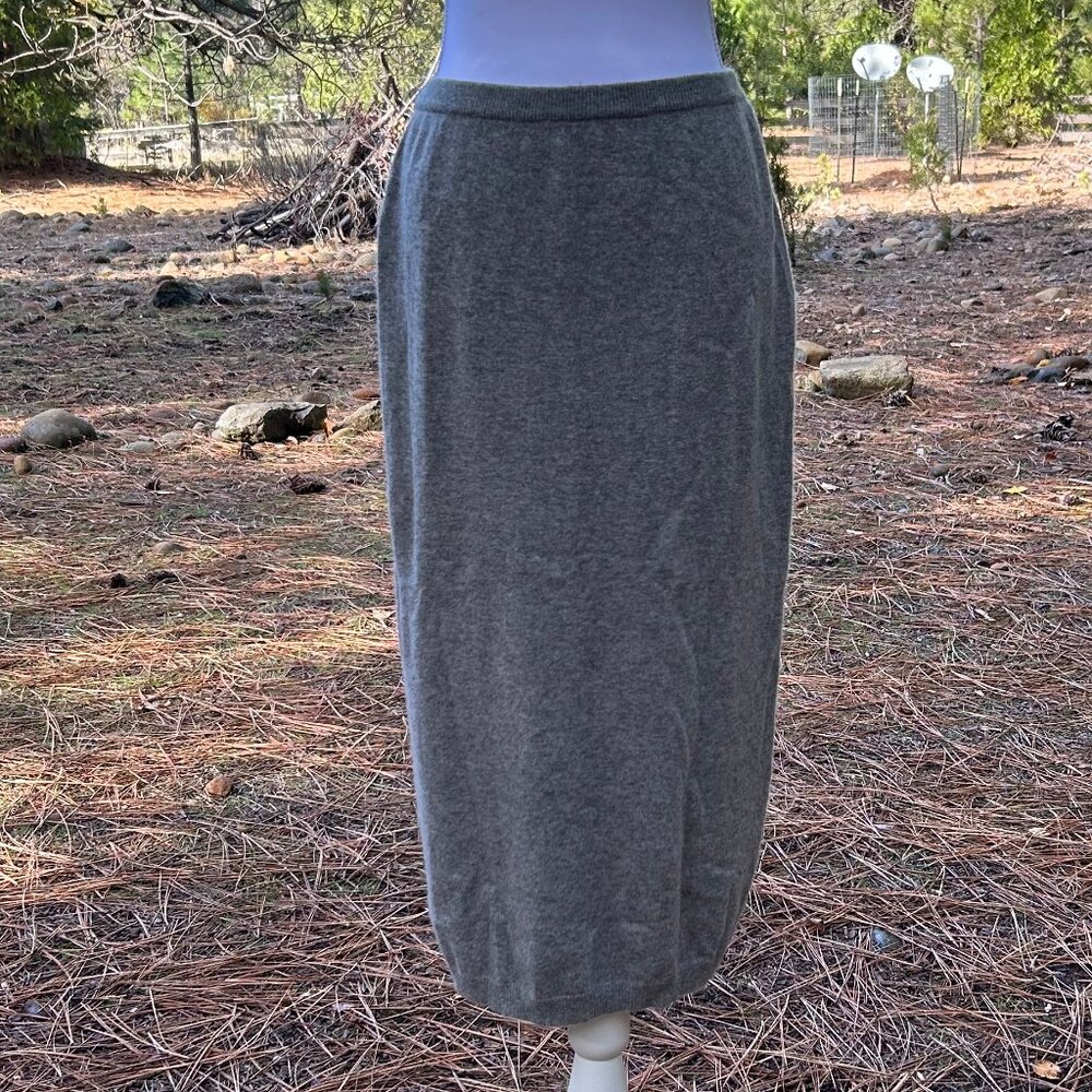 NWT 100% Cashmere Skirt Large in grey color by House of Cashmere